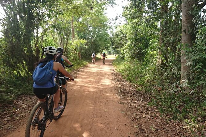 3 Hours Guided Cycling Tour Across Lake Victoria - A Rolex and a soft drink, not a full meal