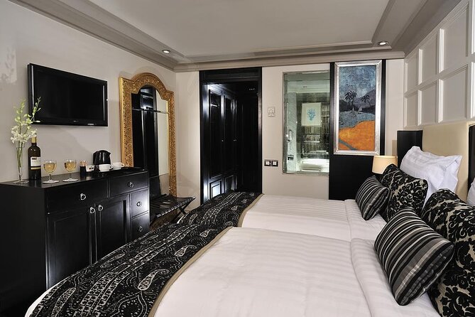 4-Day Nile Cruise Aswan and Luxor Hot Air Balloon with Abu Simbel - Day 3: Edfu by horse carriage and the Esna lock