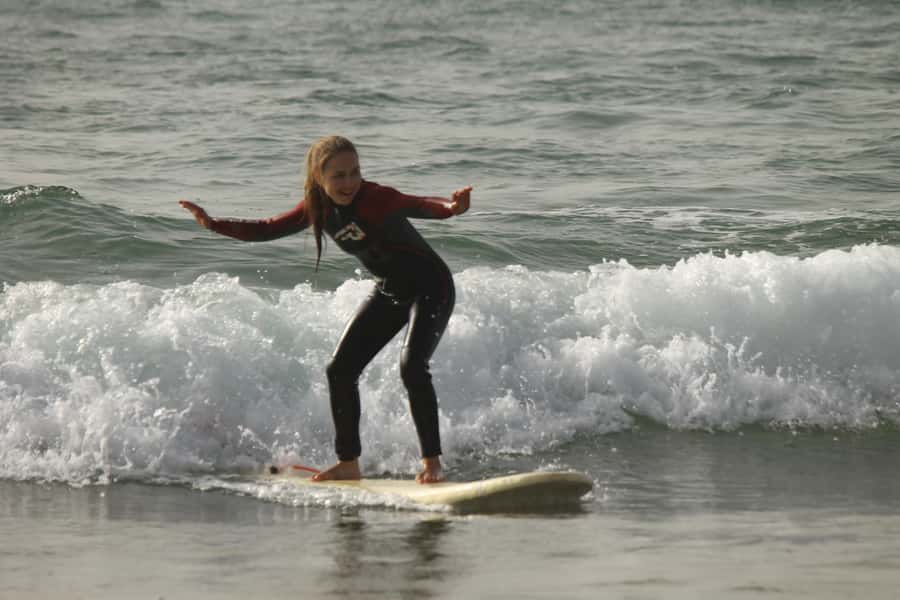 Agadir: Taghazout Beach Surf Lesson with Lunch and Transfer - What beginners can realistically expect
