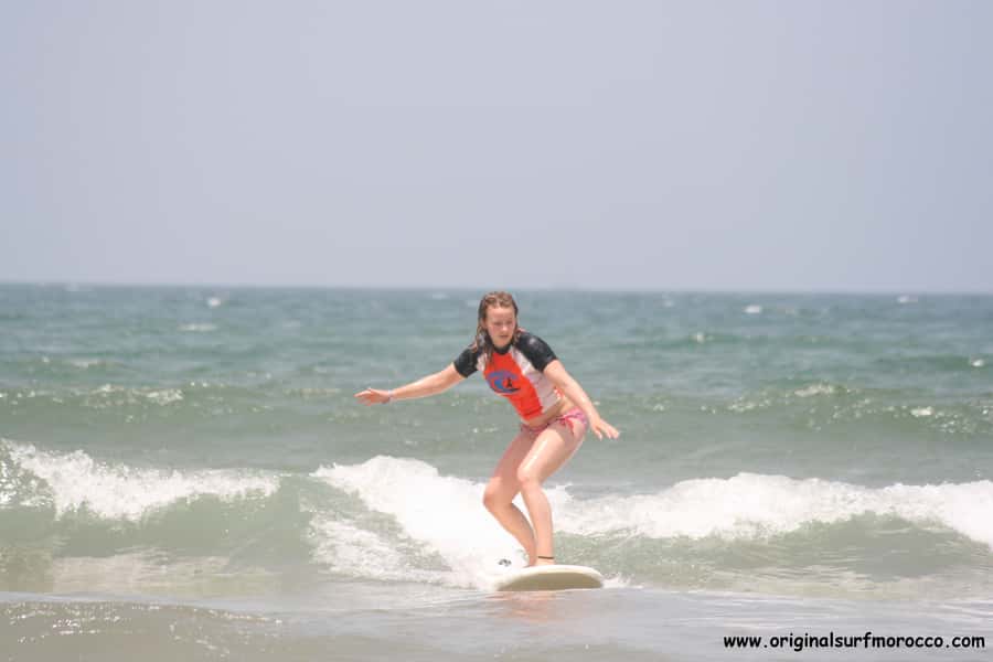 Agadir: Taghazout Beach Surf Lesson with Lunch and Transfer - The afternoon session and changing waves