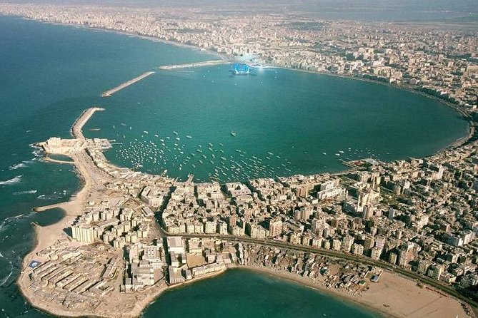 Alexandria Day tour from Cairo-Must See attractions - Descending into the Catacombs of Kom el Shoqafa