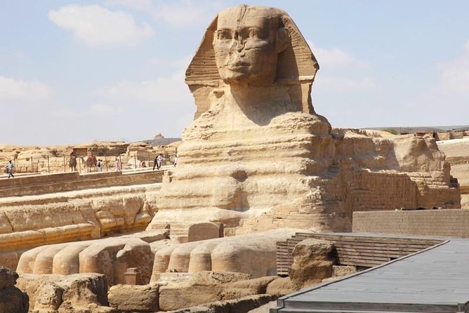 All Inclusive: Day Tour to Giza Pyramids, Saqqara and Dahshur - The Sphinx: a short stop with a giant subject
