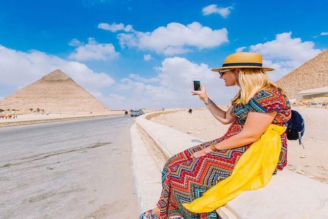 All-inclusive Private Trip Giza Pyramids Sphinx Saqqara, Dahshur - The guide can make or break the day