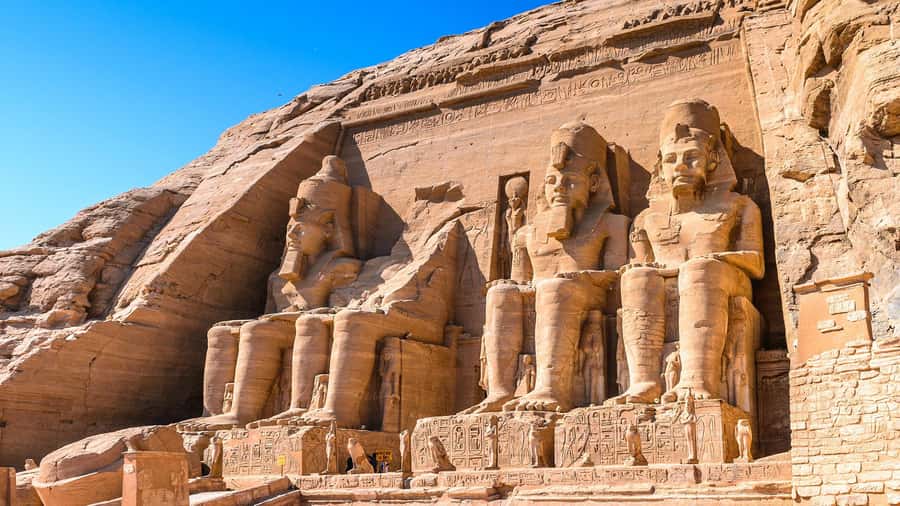 Aswan: Abu Simbel Group Tour with Guide and Entrance Fees - The guides make a noticeable difference