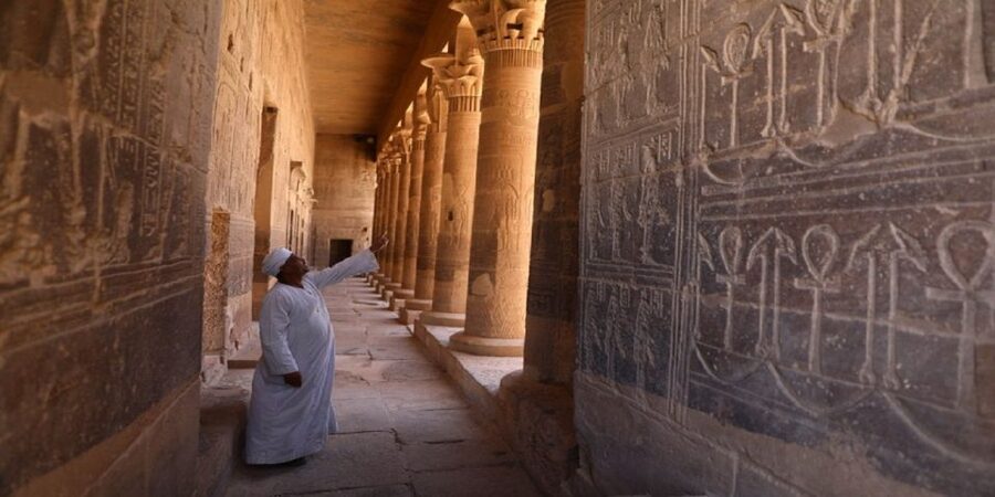 Aswan: Philae Temple Guided Half-Day Group Tour - What guides add to the visit