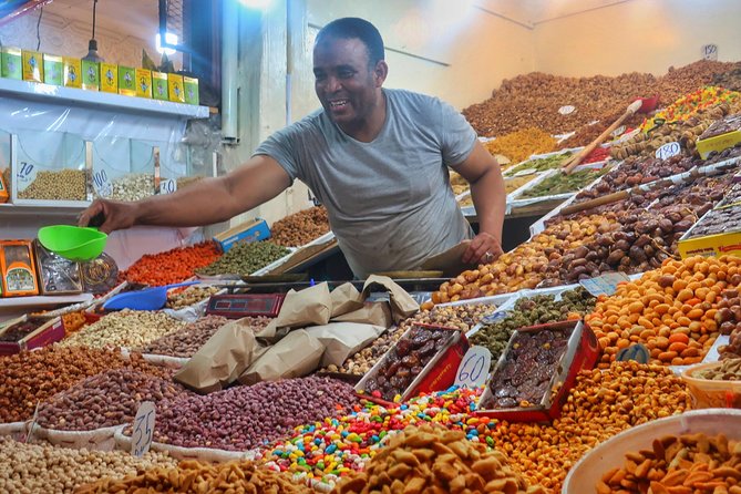 Authentic Moroccan Food Tour in Marrakech with Dinner - Guides and group size