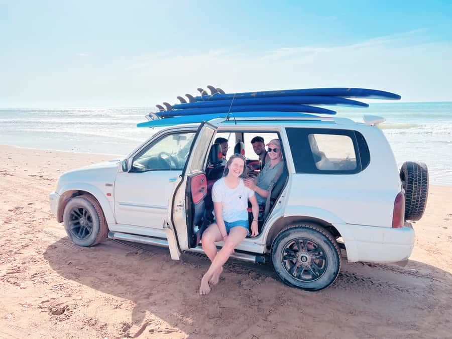 Beginners friendly surf in nice spots - Getting Ready on the Beach