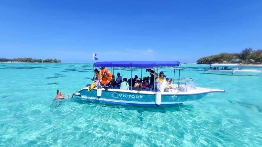 Blue Bay: Blue Bay Glass Bottom Boat Visit and Snorkeling - The 45-minute snorkeling session