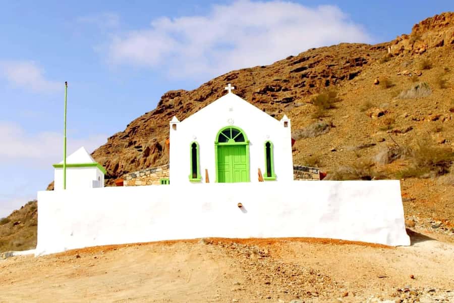 Boa Vista: Santa Monica, Dunes, Caves and Village 4x4 Tour - Guides, languages, and pickup times