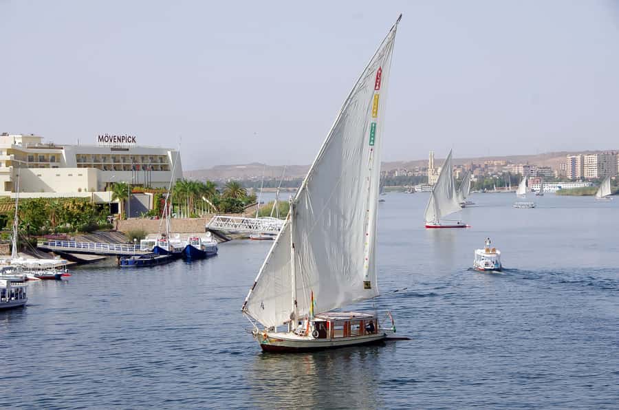 Cairo: 1 or 2-Hour Felucca Ride on the Nile with Transfers - Boarding the felucca on the Nile