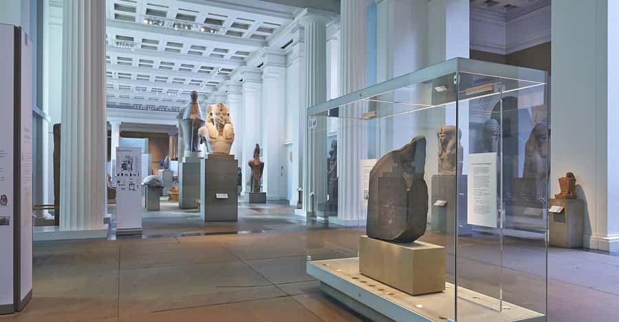 Cairo: Egyptian Museum 4-Hour Private Tour with Transfer - Entering the museum and setting a route