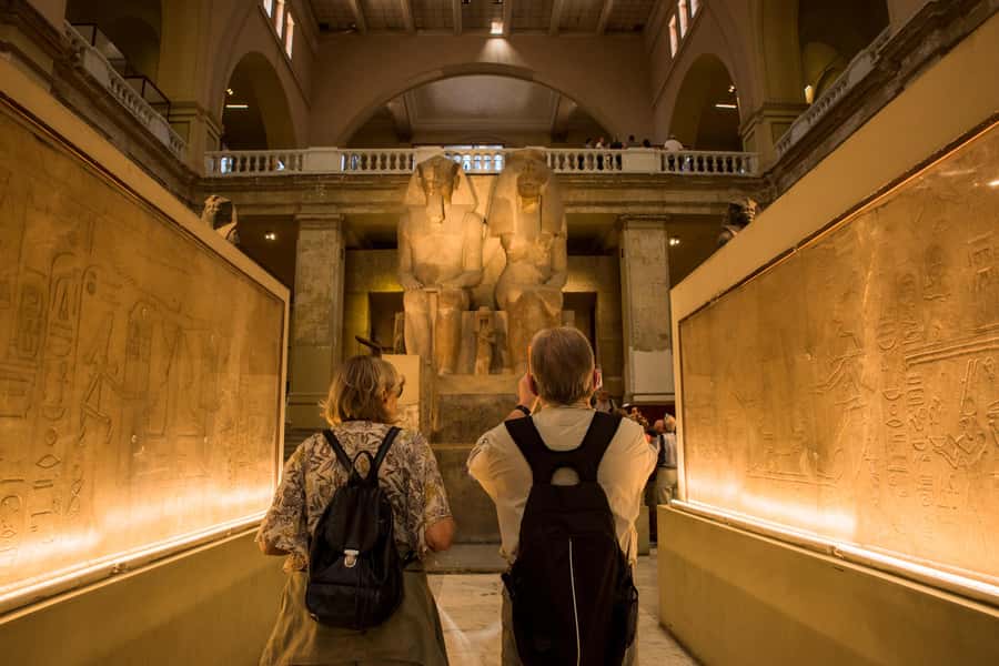 Cairo: Egyptian Museum, Pyramids & Bazaar Tour - The Giza Plateau: camel and carriage time