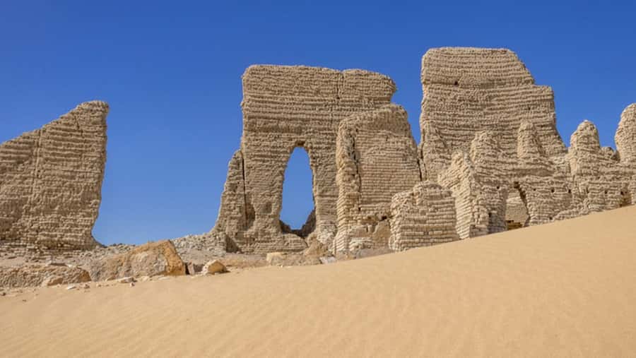 Cairo: Fayoum, Wadi El Rayan, and Wadi al Hitan 4x4 Tour - Jabal El Madoura for wide desert views