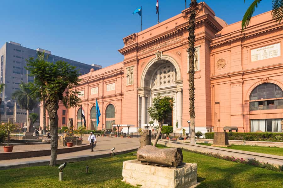 Cairo: Female-Guided Pyramids, Sphinx & Museum City Tour - Khan el-Khalili and the art of saying no