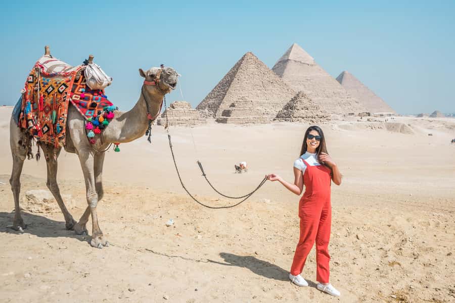 Cairo: Female-Guided Pyramids, Sphinx & Museum City Tour - Pickup and the first ride through Cairo