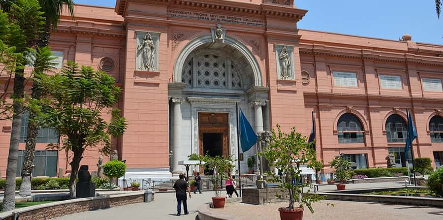 Cairo/Giza: Guided Pyramids, Sphinx and Egyptian Museum Tour - Guides, pacing, and the human side of the day