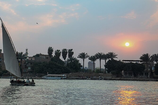 Cairo/Giza: Nile Sunset, Dinner Cruise, Show & Private Transfer - The sunset and Cairo after dark