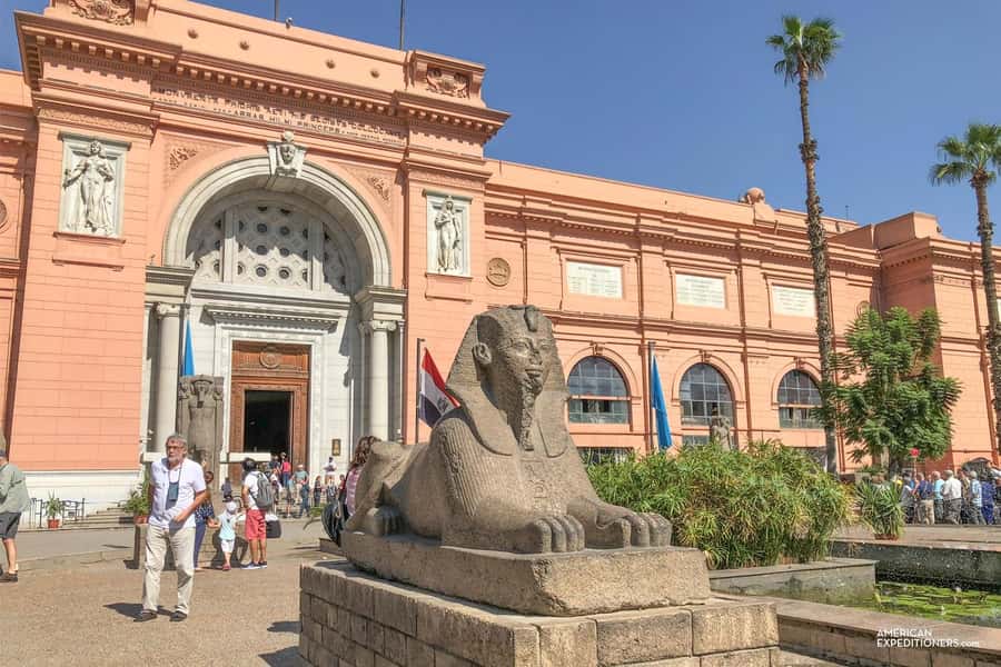 Cairo/Giza: Saladin Citadel, Egyptian Museum, & Bazaar Tour - Entering the Egyptian Museum