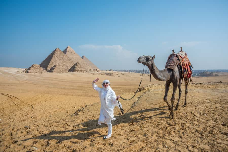 Cairo: Half Day Pyramids Tour by Camel or Horse Carriage - Who should book this experience