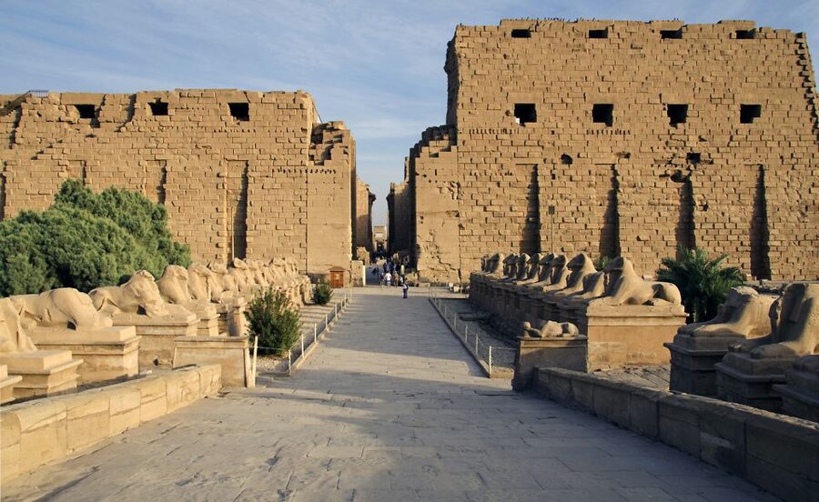 Cairo: Private Luxor Day Tour with Entrance fees by Flights - Lunch, then a quiet felucca ride