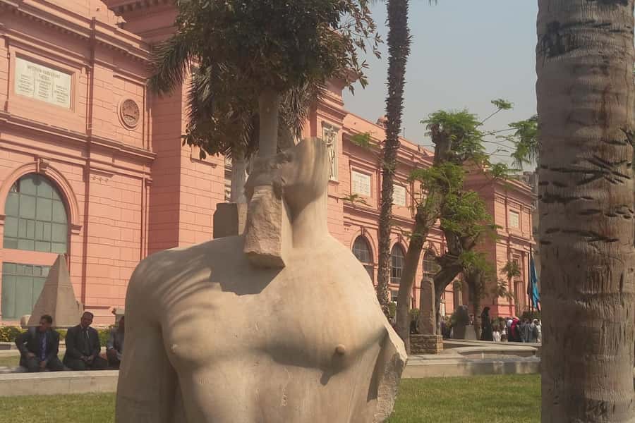 Cairo: Private Pyramids, Museum & Bazaar Tour with Lunch - The Egyptian Museum and Tutankhamun’s treasures