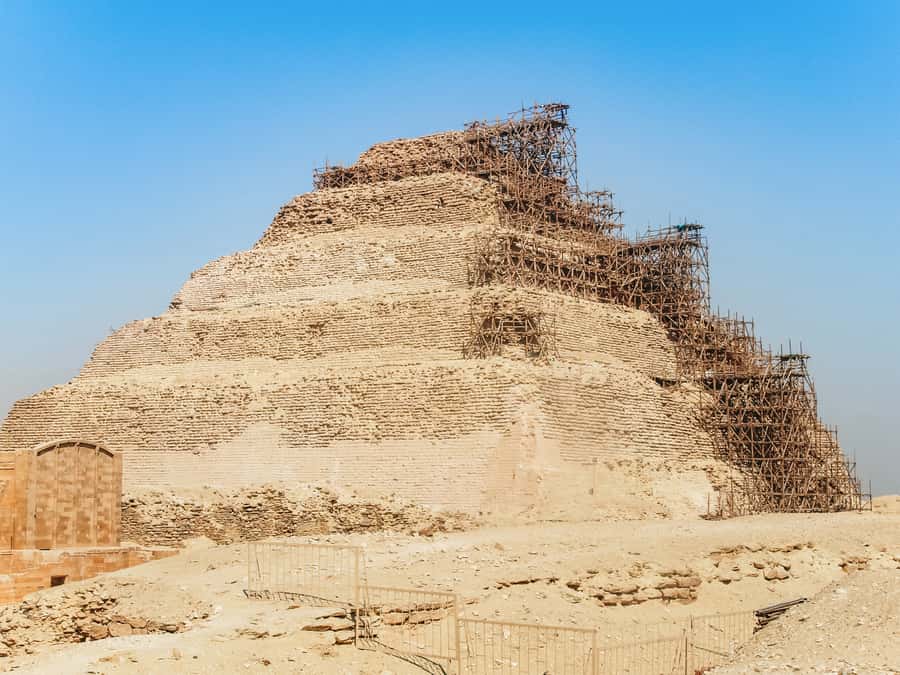 Cairo: Pyramids, Sakkara & Memphis Tour with Lunch - Memphis: a small site with a big role