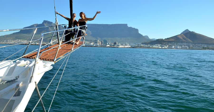 Cape Town: 1-Hour Pre-Sunset Champagne Cruise - Table Mountain takes center stage from the water