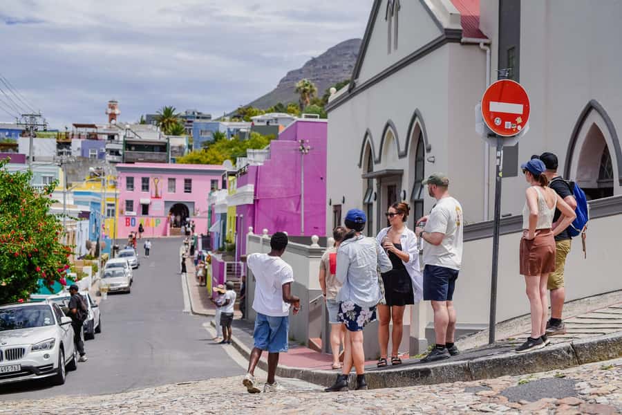 Cape Town: Art, Culture & History Walking Tour - Starting among the painted houses of Bo-Kaap