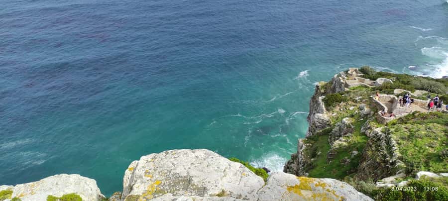 Cape Town: Cape of Good Hope, Seals and Penguins Day Tour - Lunch and the colorful huts at Muizenberg