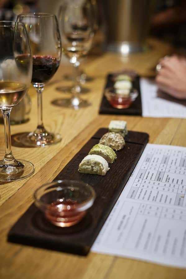 Cape Town: Full-Day Winelands Tour with Wine Tastings & Food - Transport and pickup require a little discipline