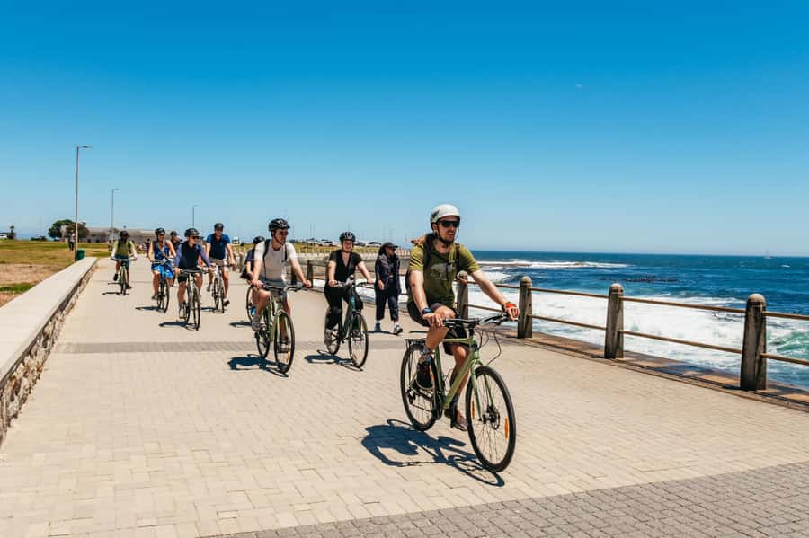 Cape Town: Guided Bike Tour - From the Waterfront toward old Cape Town