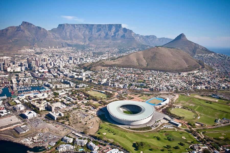 Cape Town: Guided Half-Day City Tour with Table Mountain - Bo-Kaap brings a different side of the city
