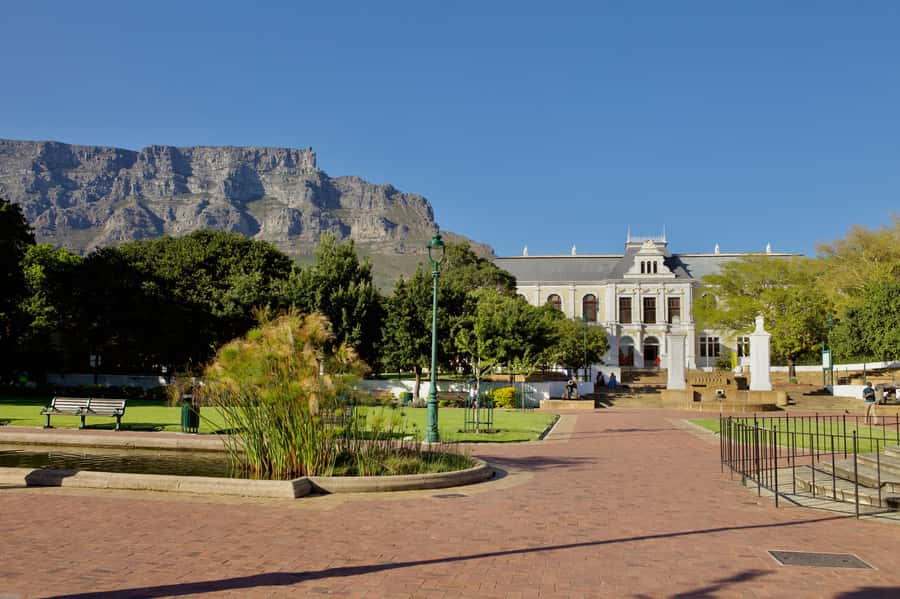 Cape Town: Guided Half-Day City Tour with Table Mountain - Green Market Square, the waterfront, and the optional diamond stop