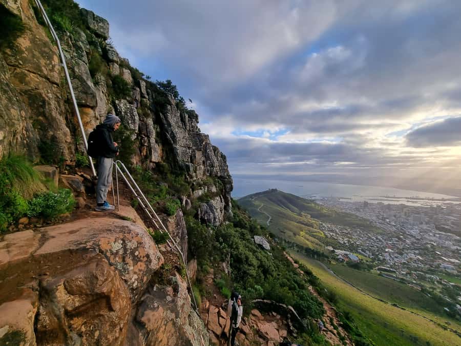 Cape Town: Lion's Head Sunrise or Sunset Guided Hike - Sunrise: an early climb toward changing light
