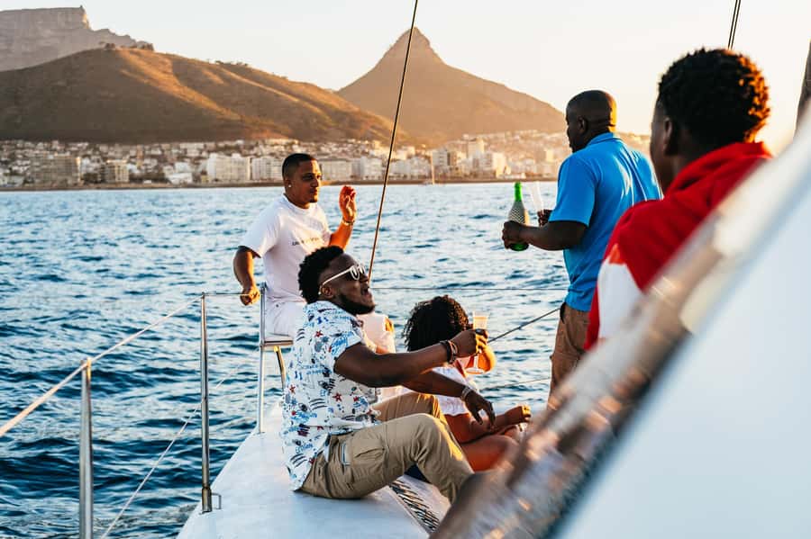 Cape Town: Sunset Catamaran Cruise on Table Bay with Bubbles - Why Table Bay makes a fine sunset stage