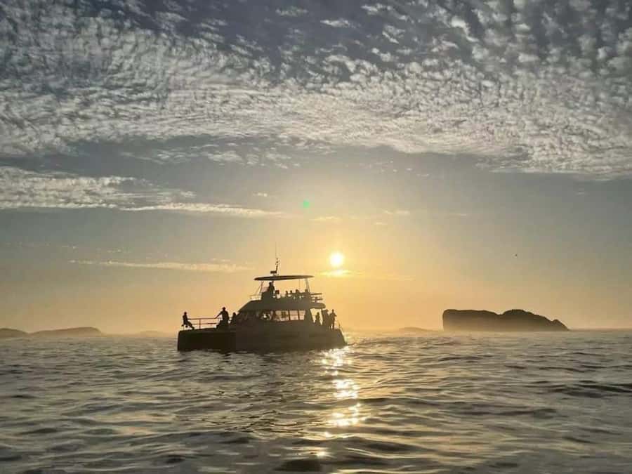 Cape Town: Sunset Champagne Cruise - Leaving the V&A Waterfront for the Atlantic