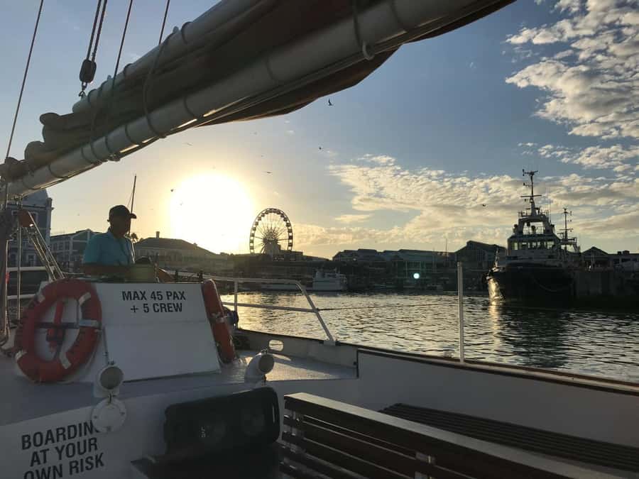 Cape Town: Sunset Cruise from V&A Waterfront with Bubbly - What the $38 price gives you