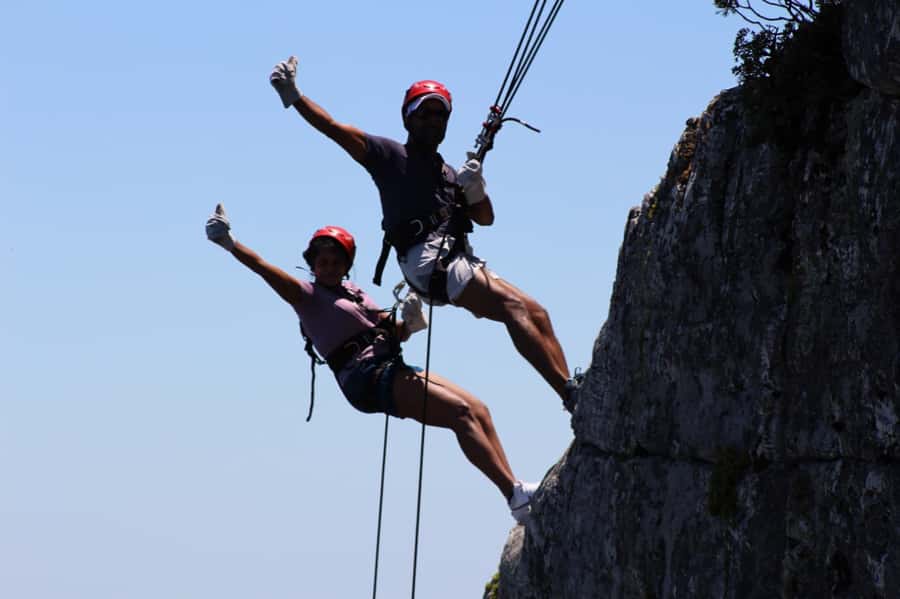 Cape Town: Table Mountain Abseiling Experience - Meeting guides who keep the nerves under control