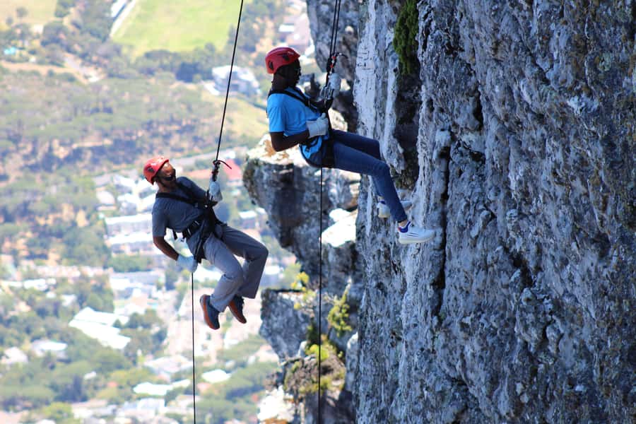 Cape Town: Table Mountain Abseiling Experience - Getting to the abseil point