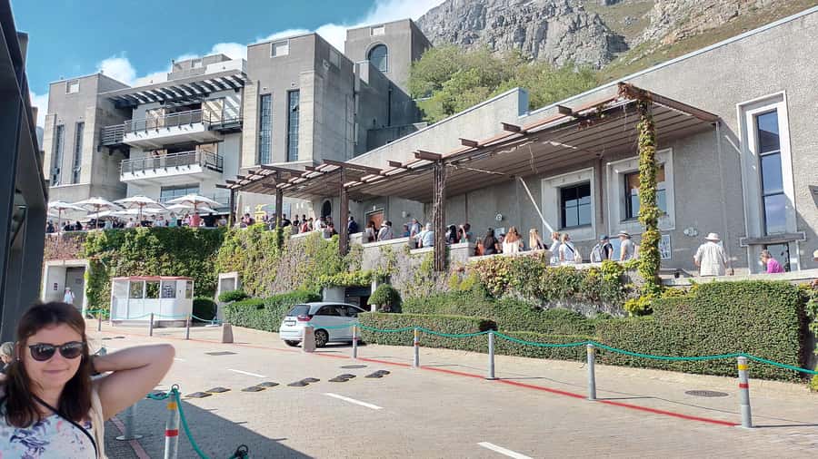 Cape Town: Table Mountain Cable Car Ticket - Queues, timing, and the fast-track question