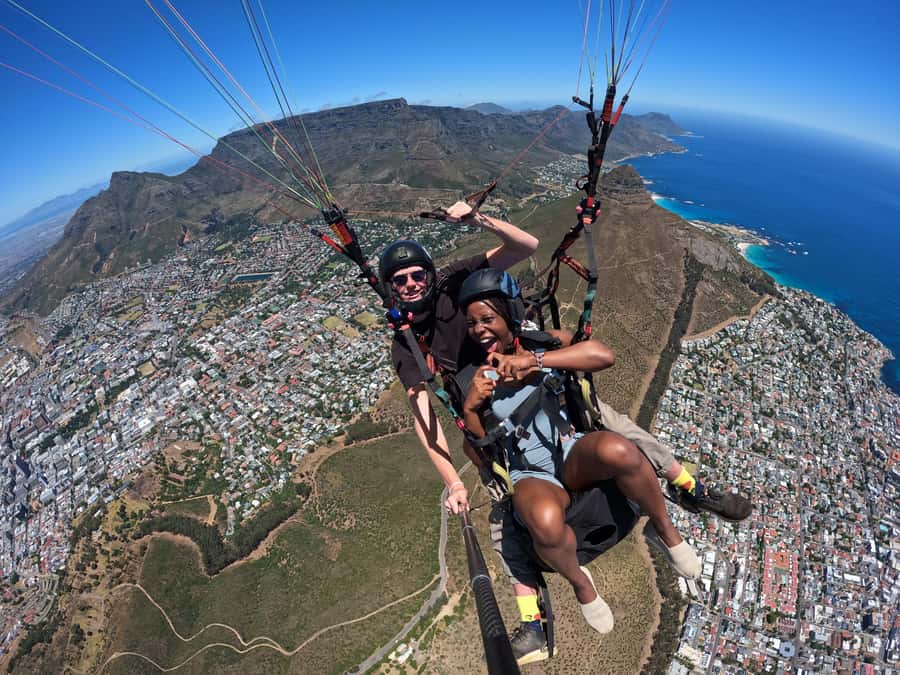 Cape Town: Tandem Paragliding with views of Table Mountain - The people who make the flight work