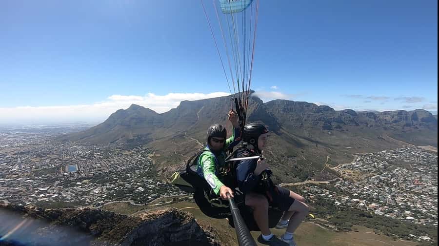 Cape Town: Tandem Paragliding with views of Table Mountain - Meeting at Signal Hill