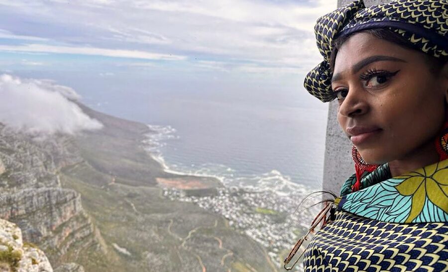 Cape Town Tour: Table Mountain, Penguins & Cape Point+Pickup - Simon’s Town is your meal and town break
