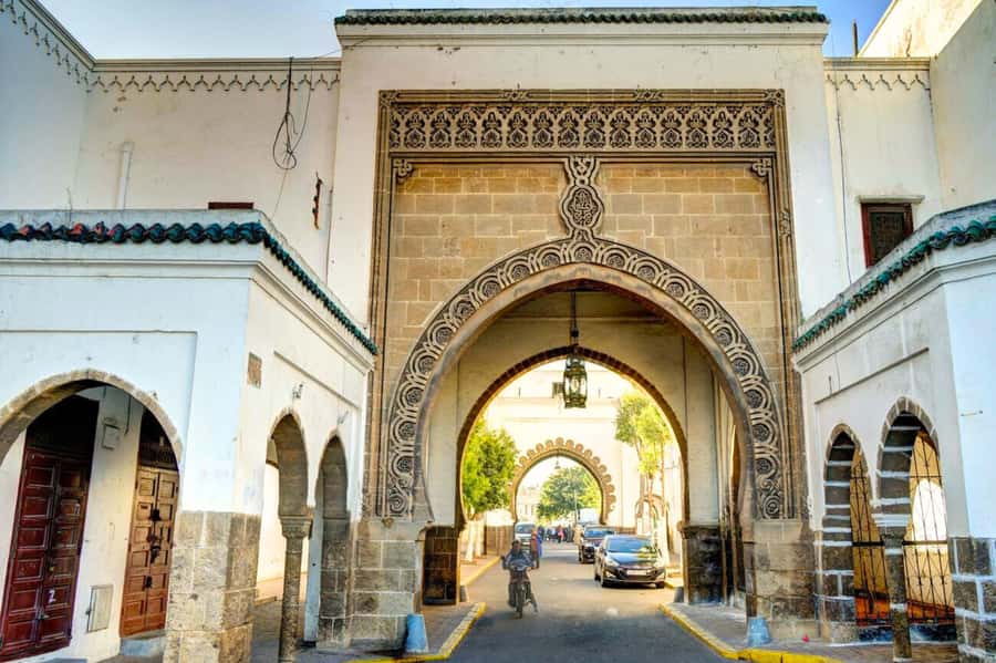 Casablanca City Tour with Hotel Pickup and drop off - Walking through the Old Medina