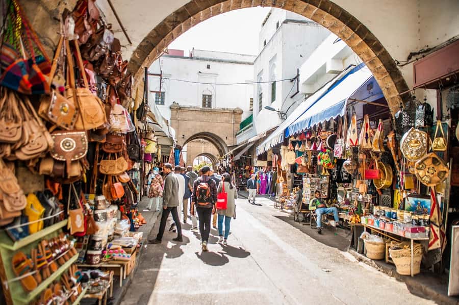 Casablanca Cultural Tour: Medina, Views & Local Delights - Walking through the old medina