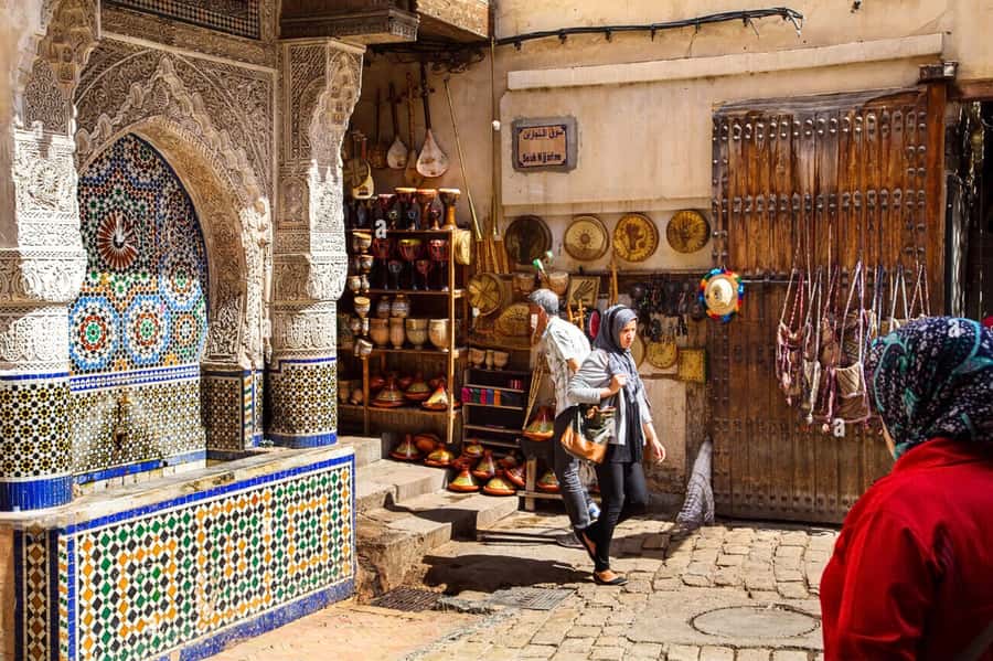 Casablanca to Fez: Scenic & Historical Day Trip with Lunch - Entering Fez through the Royal Palace area