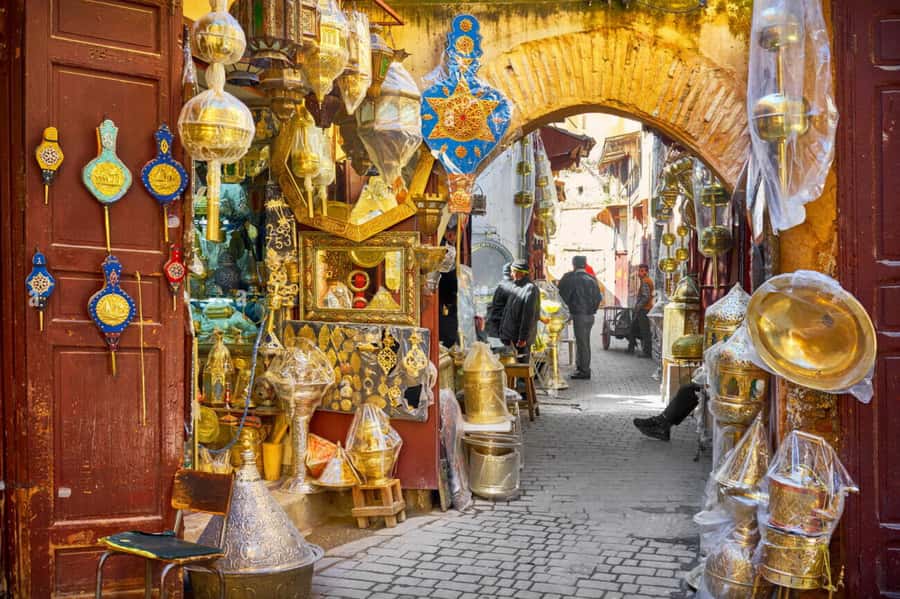 Casablanca to Fez: Scenic & Historical Day Trip with Lunch - Kairaouine University and the first Medina walk