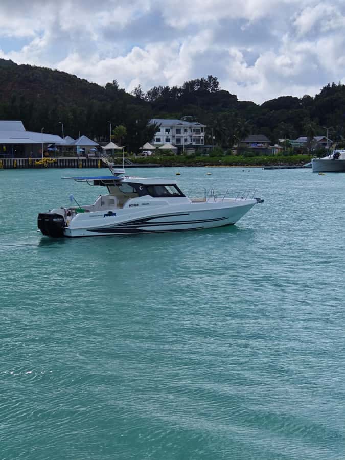 Curieuse Guided Tour, St Pierre, BBQ & 2 Snorkel Stops - A full day built around Curieuse’s tortoises