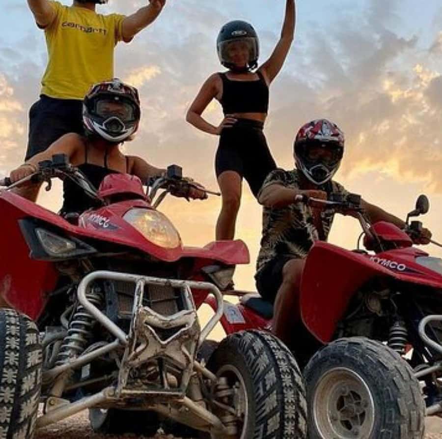 Dinner show in agafay Desert 1h quad bike & 20 min camels - A peaceful 20-minute camel ride