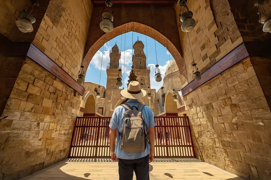 Discover Cairo: Pyramids, Museum & Sphinx Tour from Hurghada - The Egyptian Museum and its pharaonic treasures